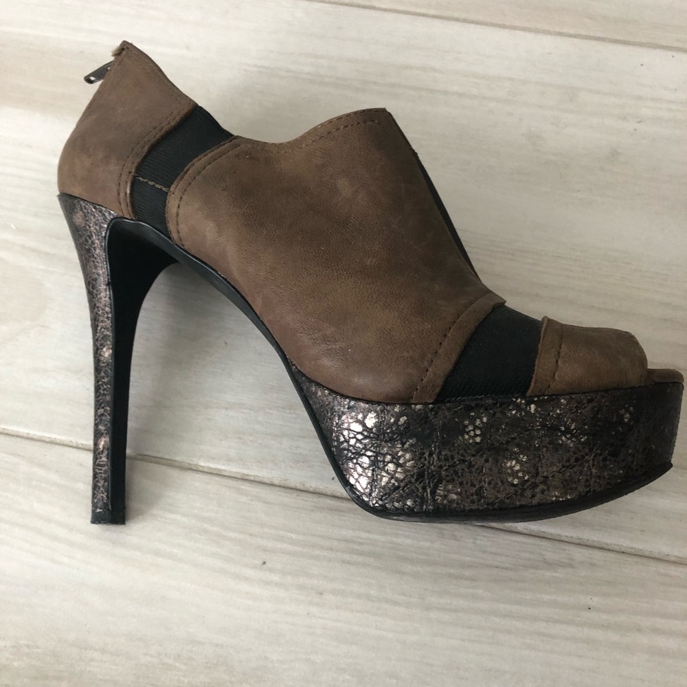 JS Platform Heels - Picture 2 of 7